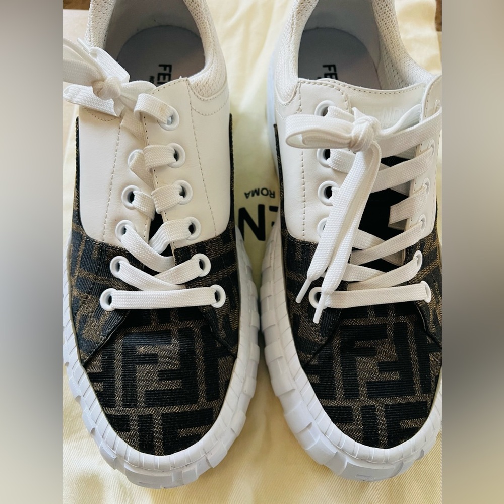 FENDI FORCE Brown FF Canvas White /  7.5 UK - 41EUR- 8.5US